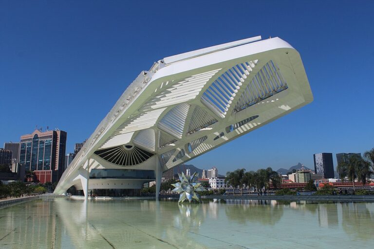 1024px-museu_do_amanha_-_exterior_2018-brazil
