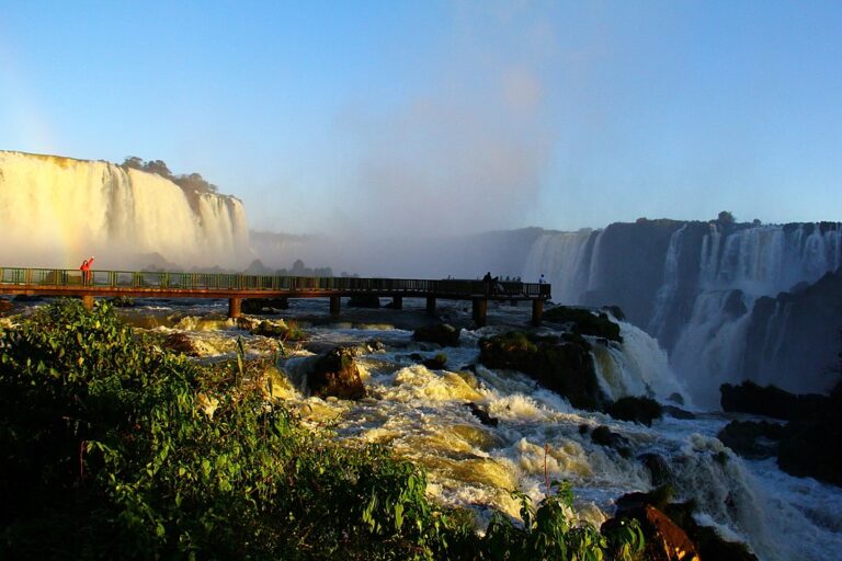 iguazu-iguacu-falls-brazil-1024px-cataratas_do_iguacu_-_iguacu_falls_9626986514