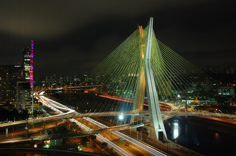 octavio-frias-bridge-sao-paulo-at-night