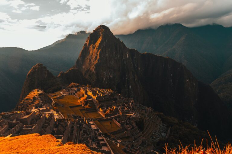 peru-machu-picchu-sebastian-tapia-huerta-5qba-p9ahte-unsplash-scaled