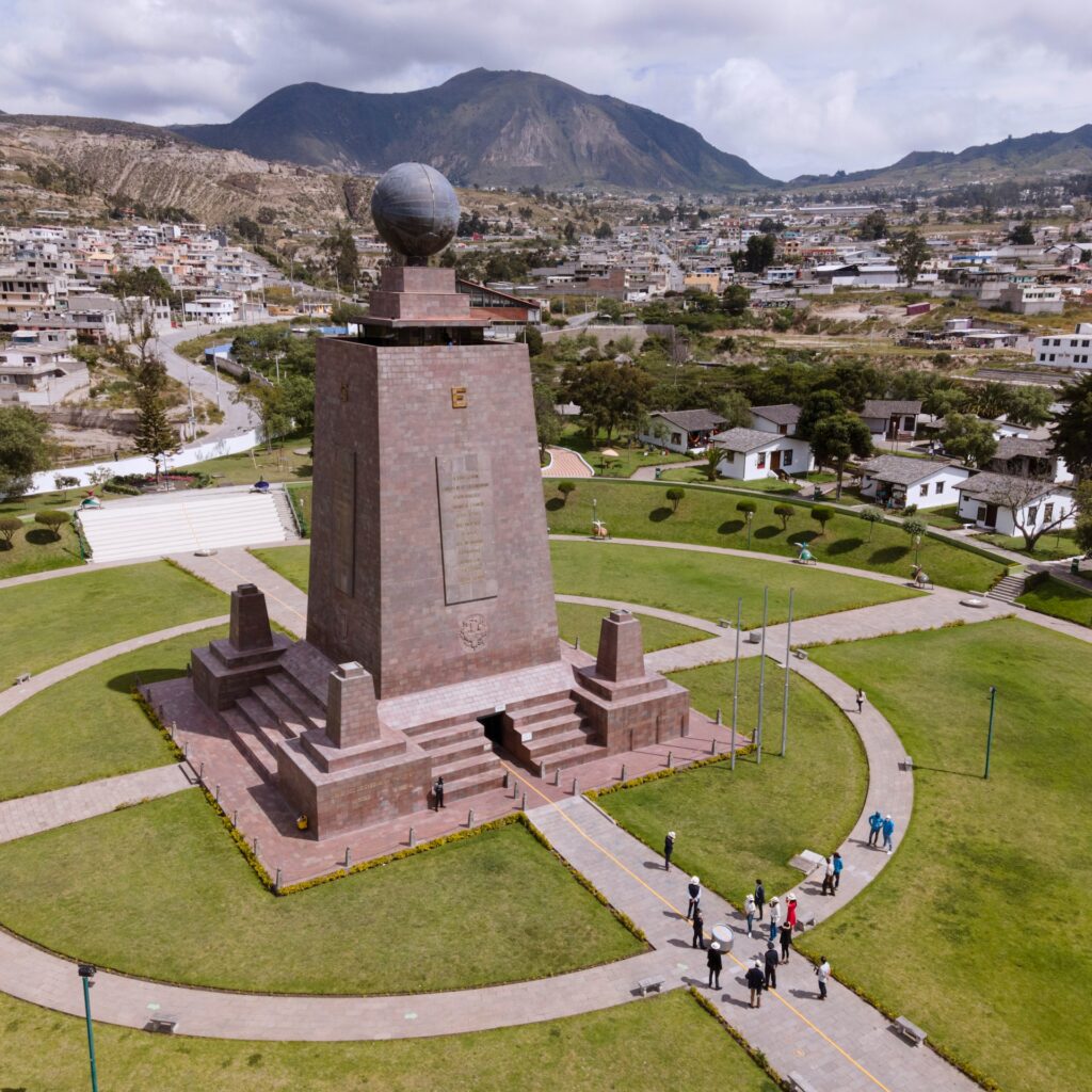 Cd Mitad del Mundo - Quito - Ecuador - andres-medina-WhB714oKZ7I-unsplash